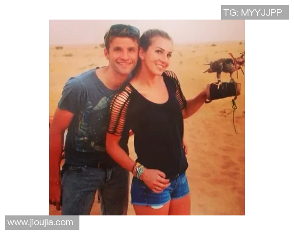 足球明星在社交媒体平台上分享生活动态的热门趋势与影响分析