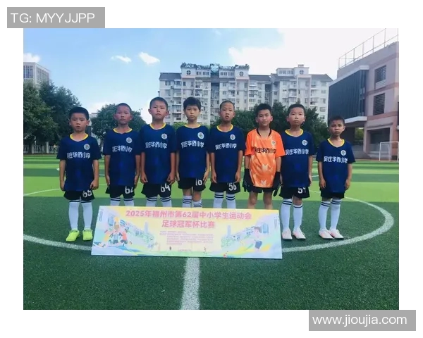 足球明星在比赛中展现卓越技艺与团队精神引领球迷热情高涨